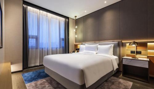 Deluxe King Suite
