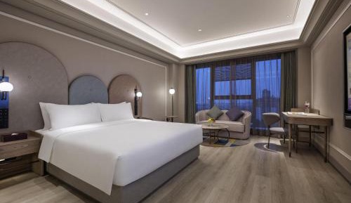 Deluxe King Room