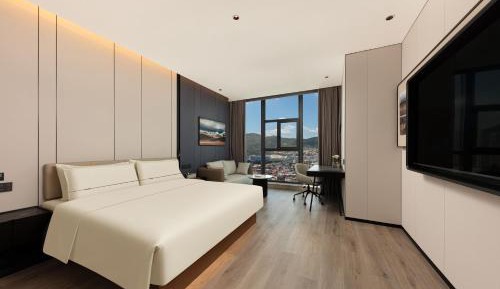 Executive Mountain View King Room