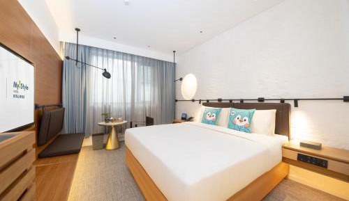 Deluxe Double Room (2 Adults + 1 Child)