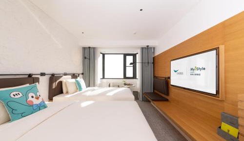 Twin Room with View