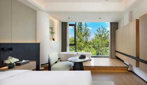 Deluxe Double Room with Bath