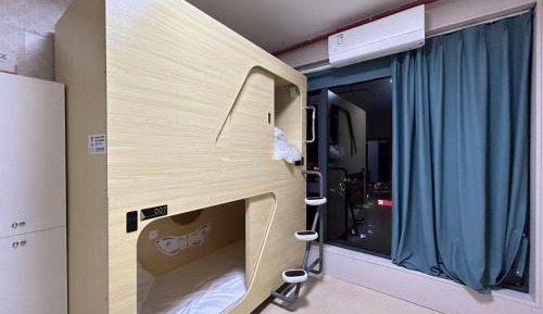Single Bed in Mixed Dormitory Room
