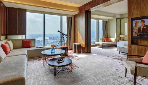 Deluxe King Suite with River View and Lounge Access - High Floor