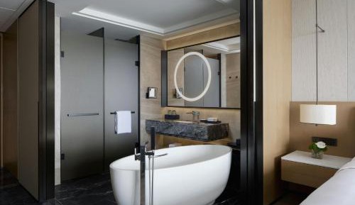 Executive Double Room with Lake View - Club Lounge Access
