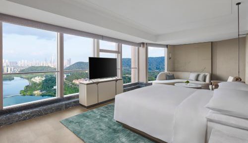 Grand King Studio with Lake View - Club Lounge Access