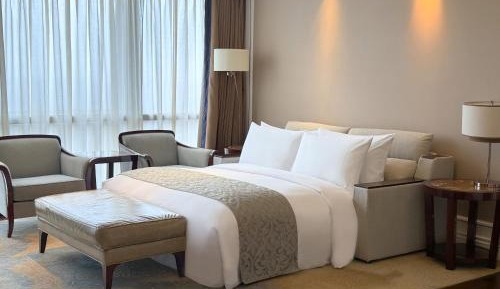 Large One-Bedroom King Suite 
