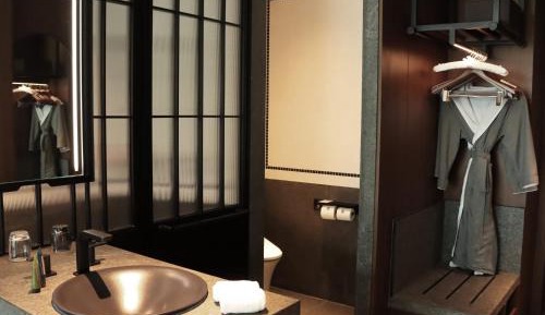 Flow Twin Room with City View