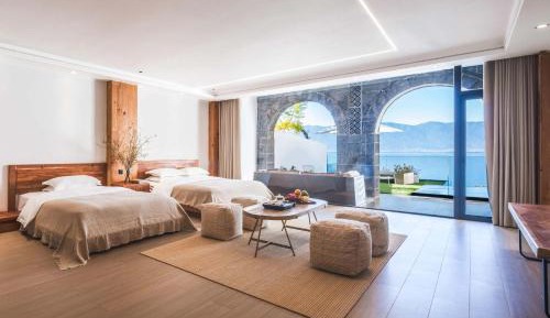 Deluxe Family Room
