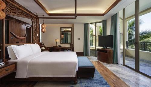 Deluxe Fairmont King，1 King Size Bed Garden View