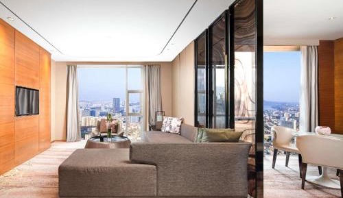 One-Bedroom Signature Queen Suite with City View