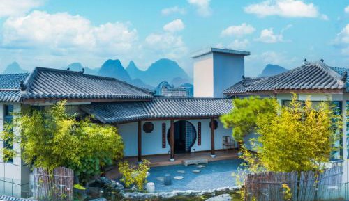 Suite with Mountain View