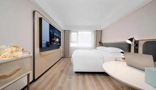 Deluxe Double Room (2 Adults + 1 Child)