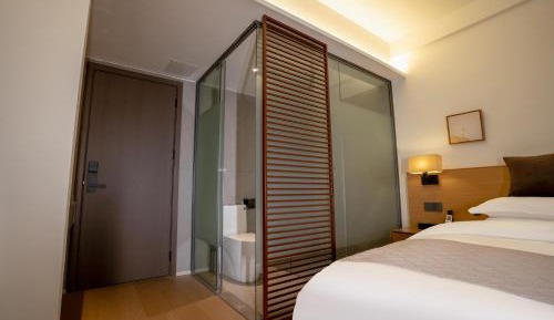 Deluxe Room (2 Adults + 1 Child)