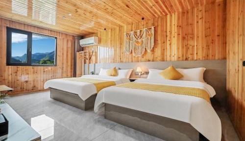 Quadruple Room with Mountain View