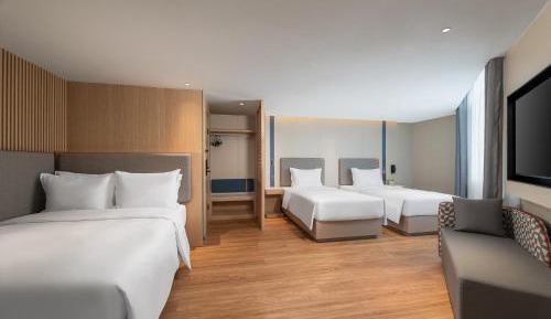 Standard Room with One Queen Bed and Two Single Beds