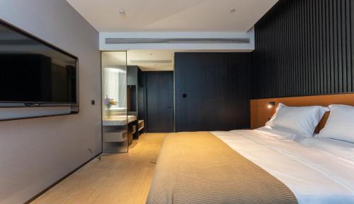 Standard Queen Room