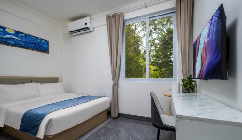 Queen Room with Garden View