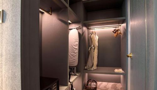 Deluxe King Suite
