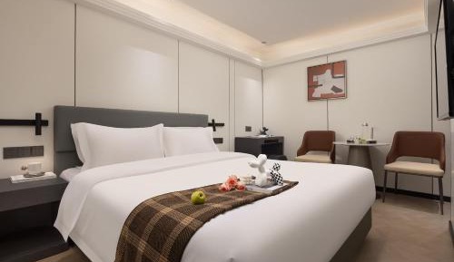 Standard Queen Room