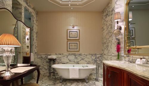 Heritage King Suite