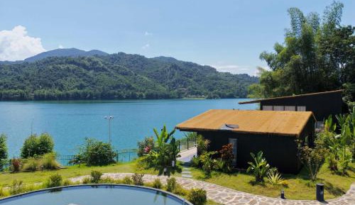 Suite with Lake View