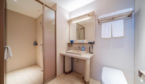 Business Queen Room