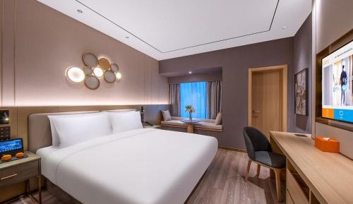 Moonlight Queen Room
