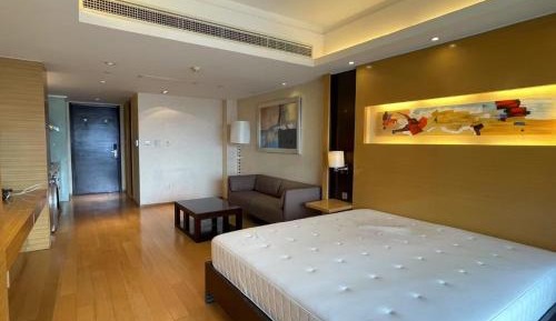 One-Bedroom Apartment with Terrace