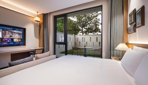 Deluxe Queen Room