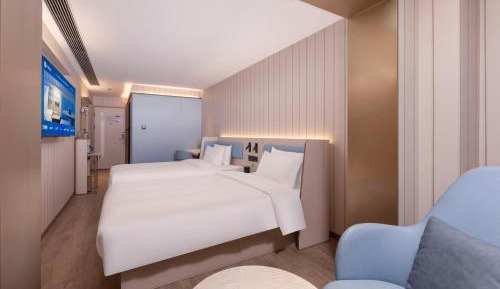 Twin Room with View