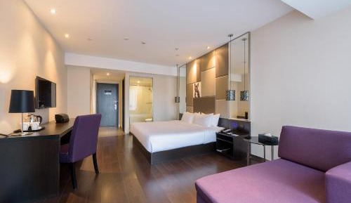 Selected Business Queen Room