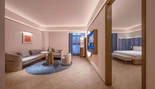 Queen Suite with Spa Bath