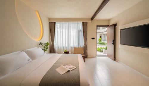 Standard Queen Room