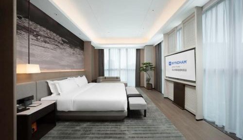 Deluxe Suite - Non-Smoking
