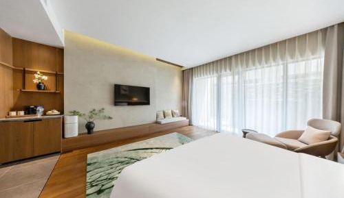 Standard Queen Room