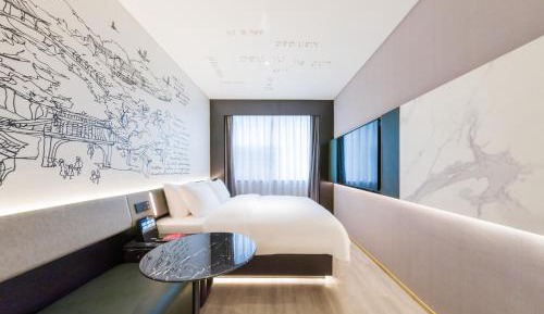 Deluxe Queen Room