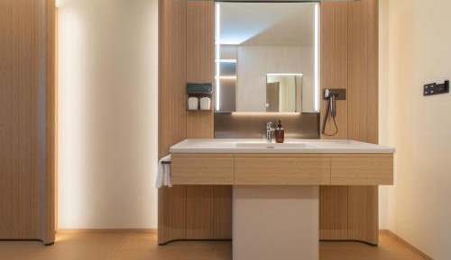 Business Queen Room