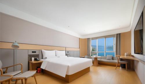 Relaxing River View King Room