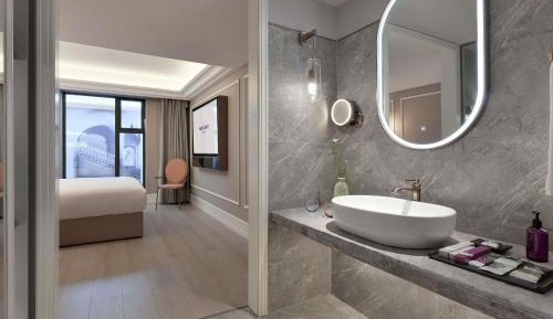 Standard King Room
