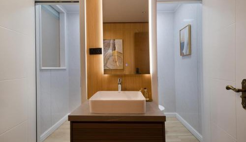Queen Room with Spa Bath