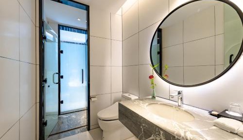 King Room with Spa Bath