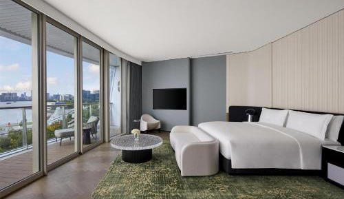 King Room with Panoramic River View