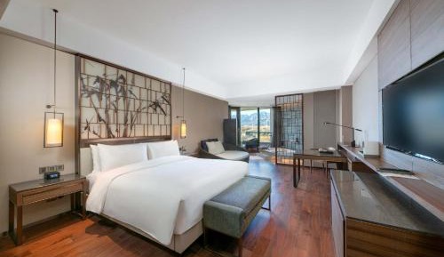 Balcony Deluxe King Room