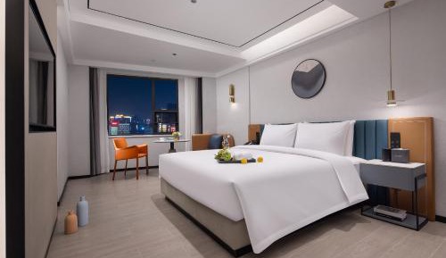 Deluxe Queen Room
