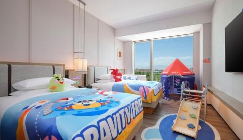 Family Room with Two Twin Beds