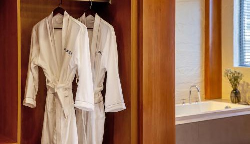 Queen Room with Spa Bath
