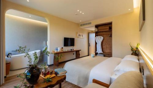 King Room with Mountain View