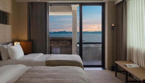 Deluxe Suite with Sea View