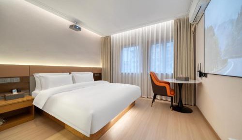 Standard Queen Room